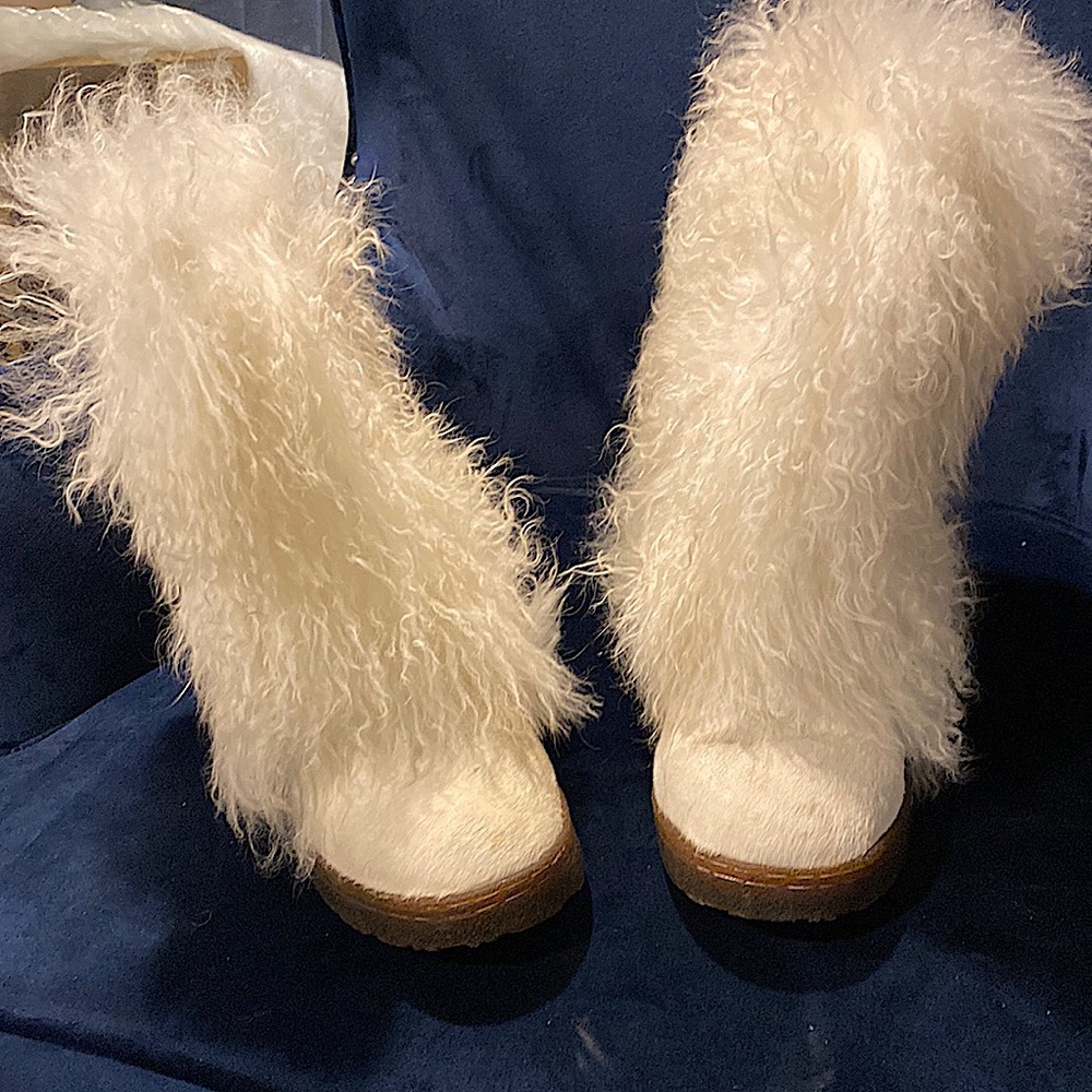 Boetis fur boot white . Bearpaw . Size 8 womens